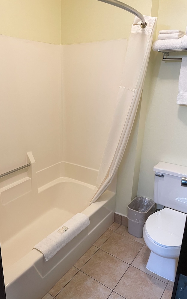 Hudson Inn & Suites - photo 34