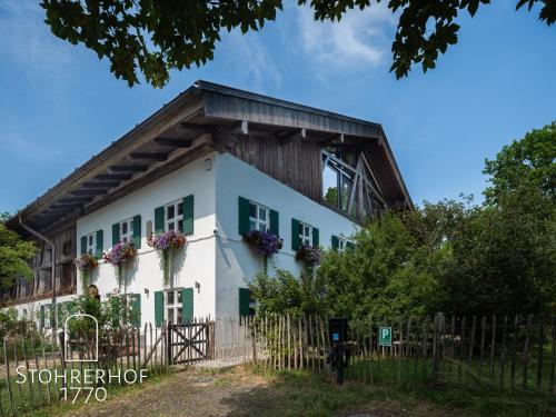 5 Sterne Ferienhaus Gut Stohrerhof am Ammersee bis 15 Personen — hotel in Diessen Am Ammersee