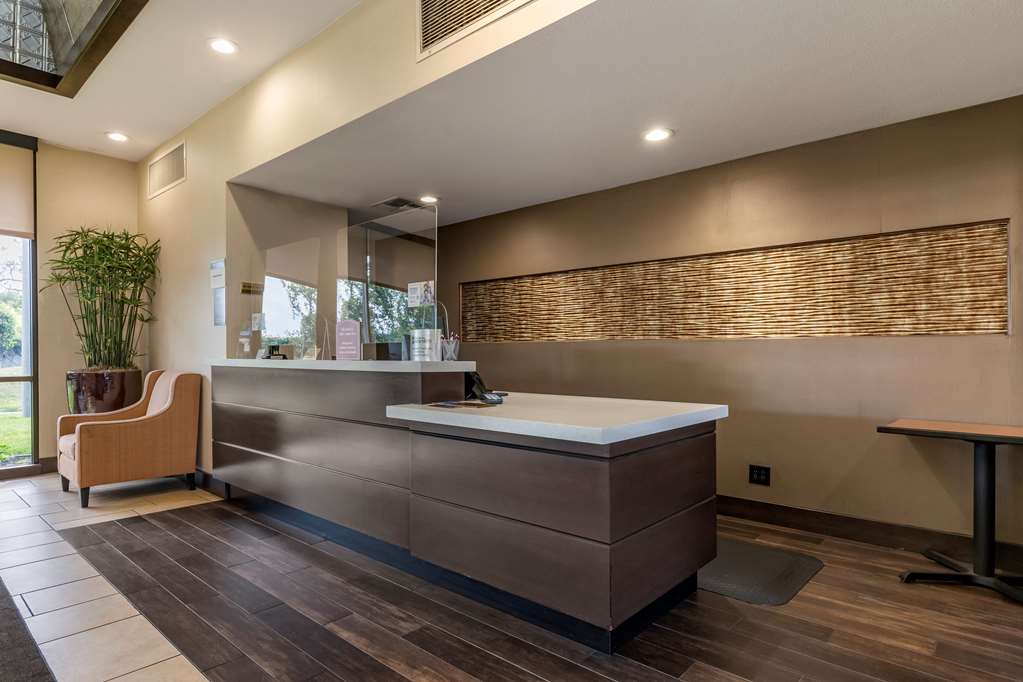 Best Western Plus Garden Court Inn - photo 2