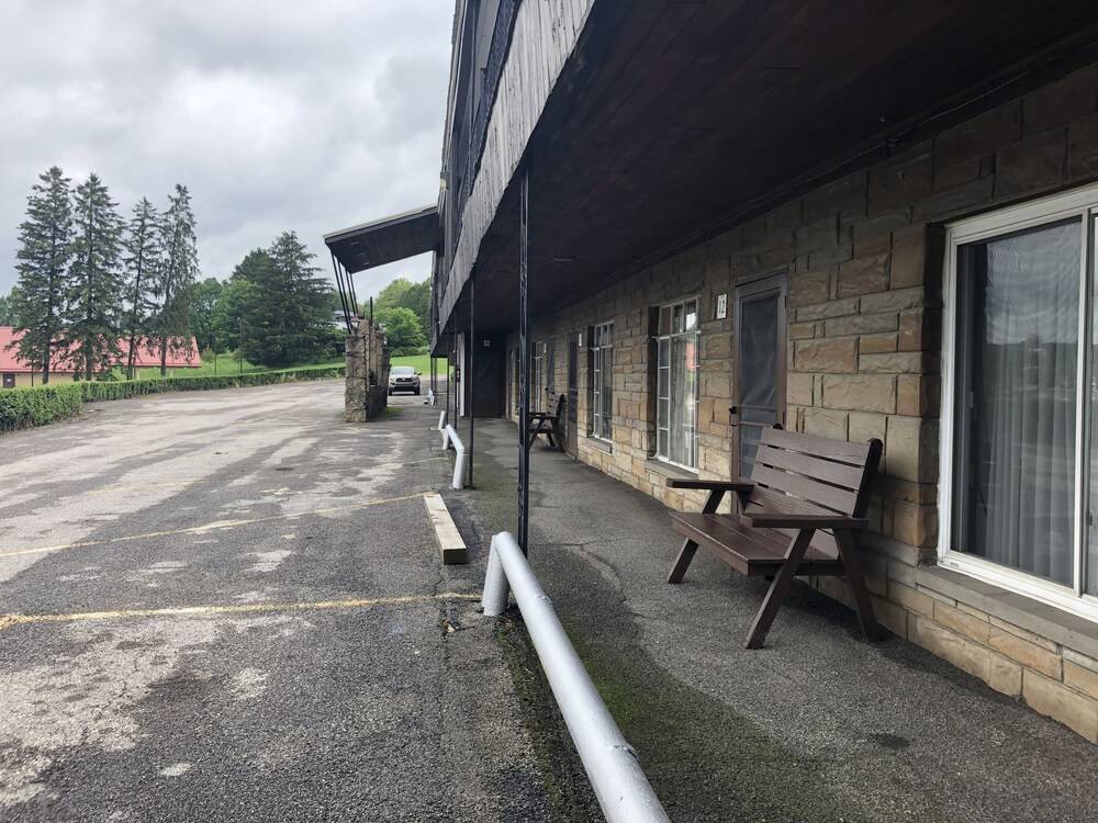 Gold Eagle Inn - photo 31