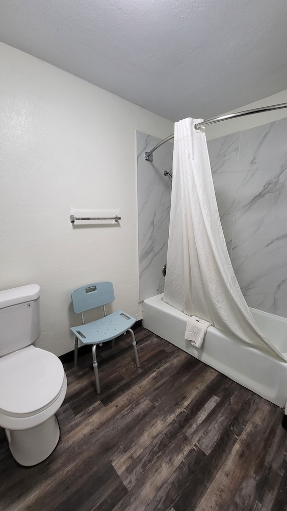 Greeneville Inn And Suites - photo 14