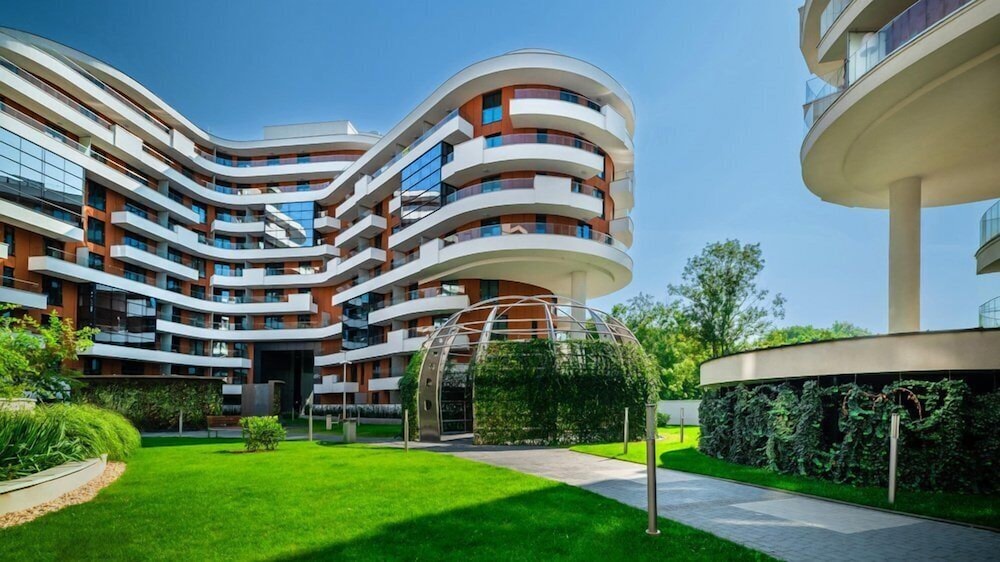 Jacuzzi Glass House Wislane Tarasy with Sauna and Parking — 4-Star Luxury Hotel in Krakow, Poland