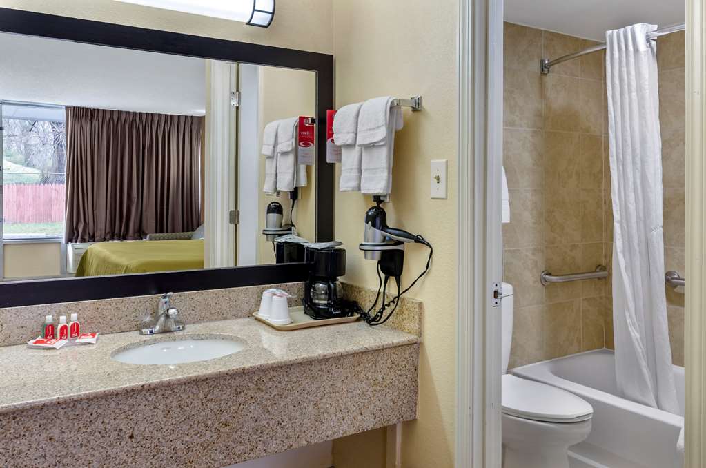 Econo Lodge Roanoke Civic Center - photo 17
