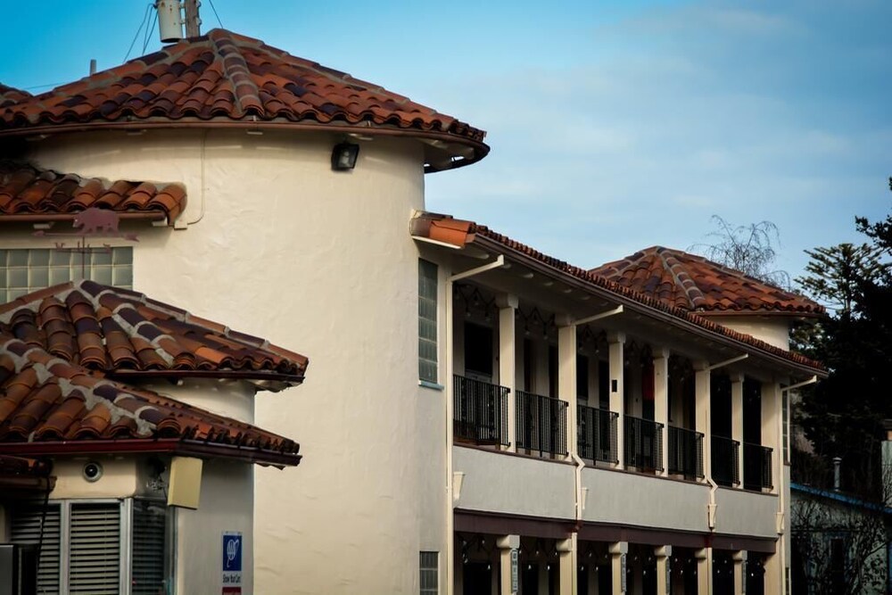 Golden Bear Hotel - carbon neutral hotel in Berkeley