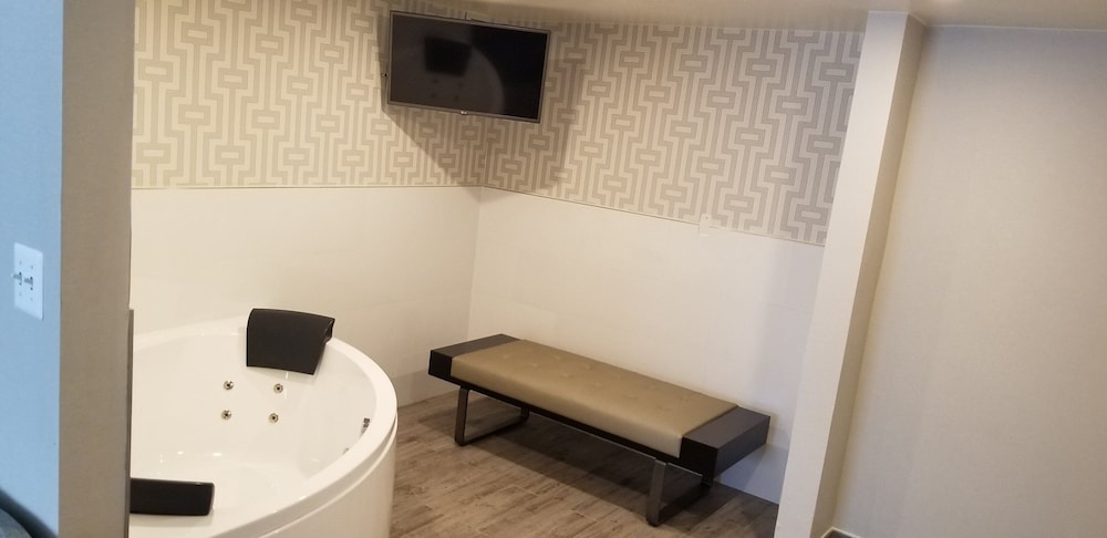 Holiday Inn Washington College Pk by IHG - photo 19