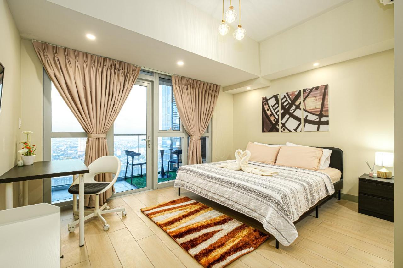 Premium 3BR Suite UptownBGC w Bathtub & Balcony — 4-Star Luxury Hotel in Manila, Philippines
