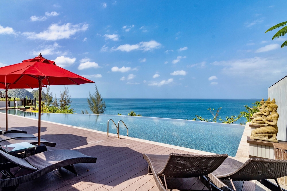 Phi Phi Holiday Resort Leam Tong Beach — 4-Star Luxury Hotel in Phi Phi Don, Thailand