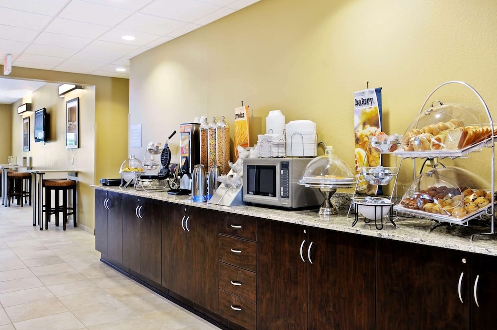 Microtel Inn & Suites by Wyndham Marietta - photo 21