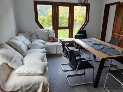 H2o Guesthouse Chalet Malaia 21745069 — Malaia