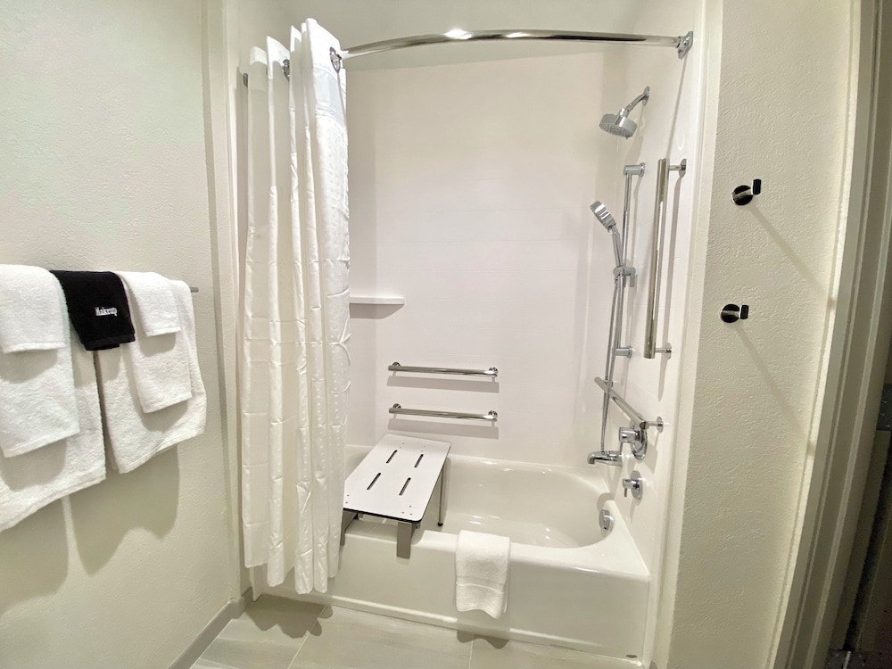 Holiday Inn Express and Suites Elyria - photo 11