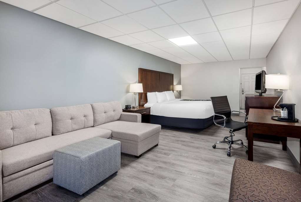 La Quinta Inn by Wyndham Lynnwood - photo 22