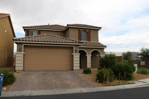 Gated SW Las Vegas home near 215 LAS Red Rock Summerlin