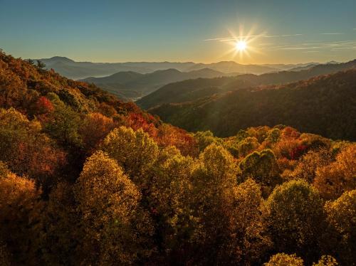 Elk & Embers Mountain Hideaway in Waynesville, United States