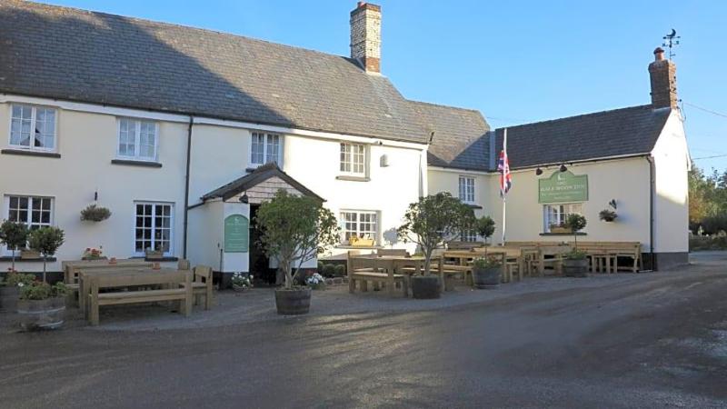 Half Moon Inn — hotel in Bideford