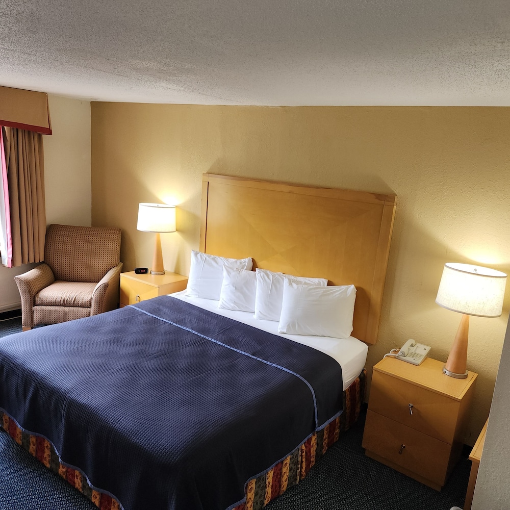 Katahdin Inn & Suites - photo 11