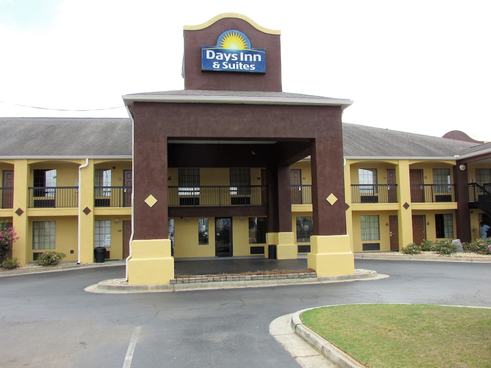 Days Inn & Suites by Wyndham Fort Valley - photo 31