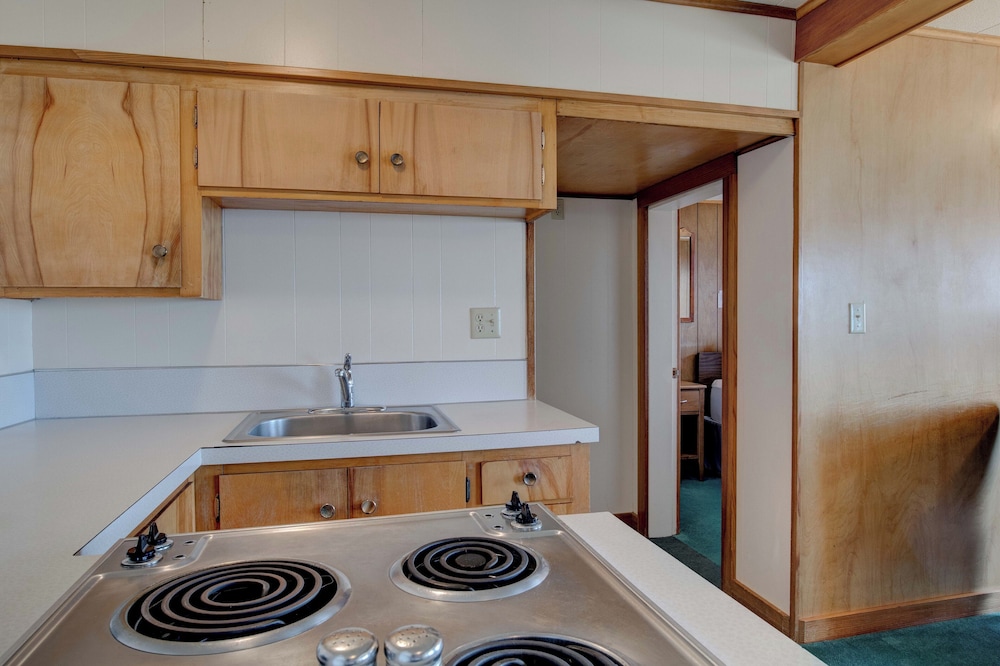Ester Lee Oceanview Inn - photo 44