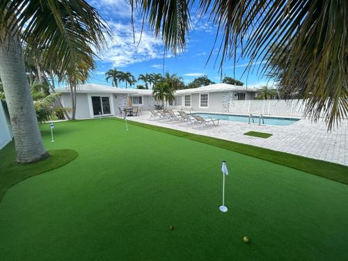 Cozy Getaway with Pool and Putting Green Unit 1 — 4-Star Luxury Hotel in Fort Lauderdale, United States