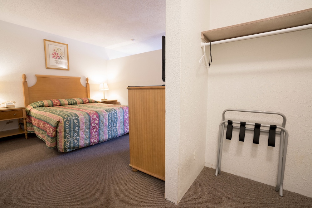 Seatac Inn - photo 11