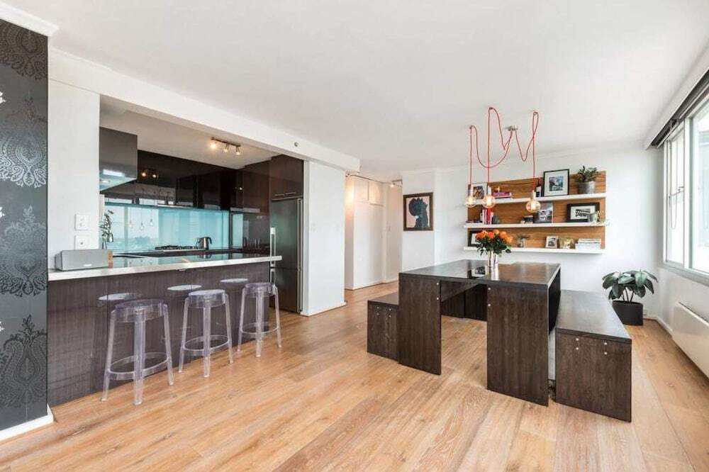 St Kilda Penthouse with Panaromic Bay and City View — 4-Star Luxury Hotel in St Kilda West, Australia