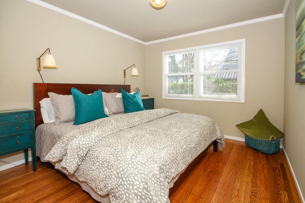 Chelsea Garden Inn - photo 9