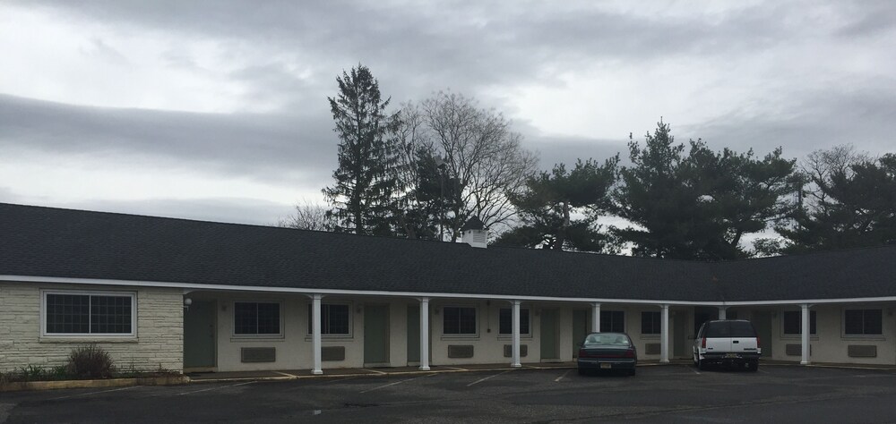 Track & Turf Motel - photo 23