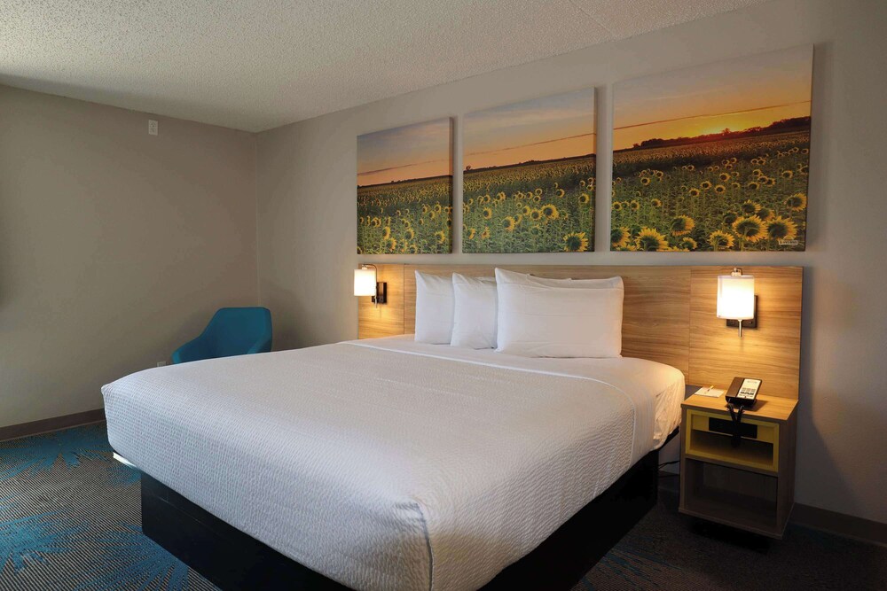 Days Inn by Wyndham Mandan Bismarck Area - photo 10