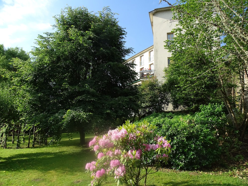 Hôtel Ambroise - carbon neutral hotel in Uzerche