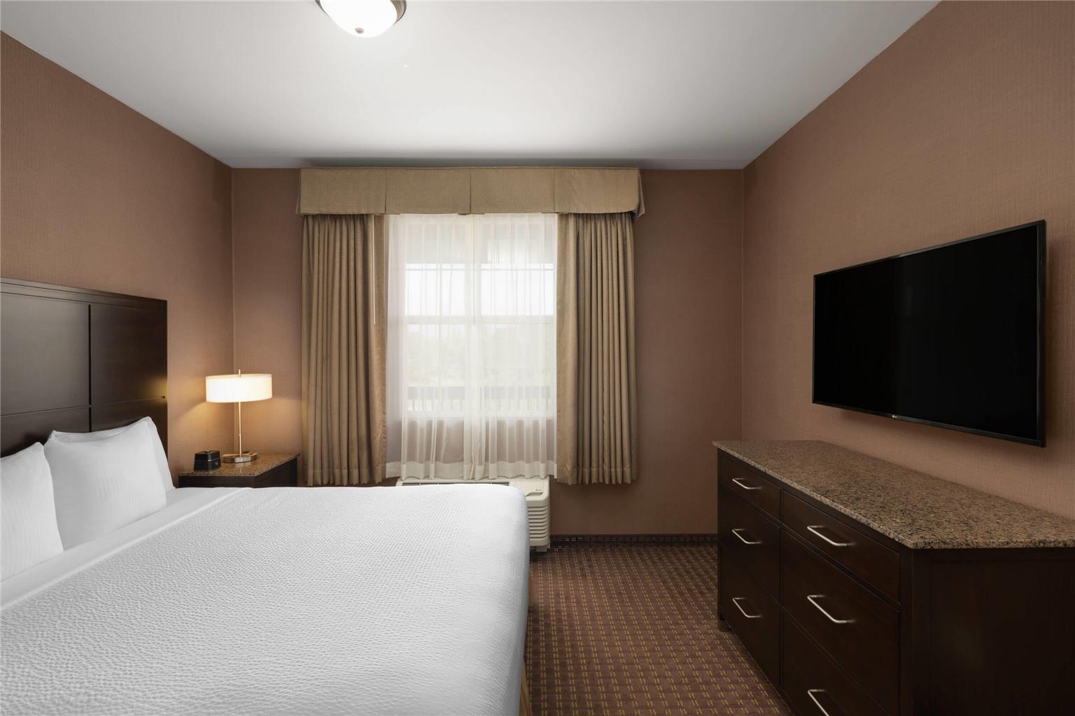 La Quinta Inn & Suites by Wyndham Paso Robles - photo 30