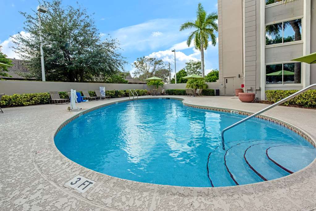 La Quinta Inn & Suites by Wyndham Coral Springs South - photo 14