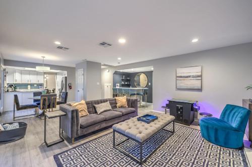 Sunset Swim Luxury Vegas Villa with Pool Hot Tub