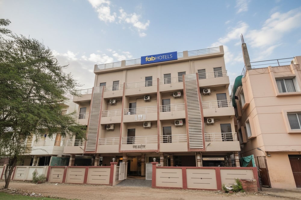Fabexpress 4 Star Executive - carbon neutral hotel in Pune