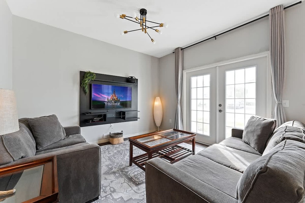 Freshly Redesigned 4BR at West Lucaya WL3211