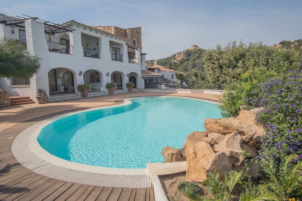 Beautiful Il Giardino degli Oleandri one bedroom Premium sleeps 4 — 4-Star Luxury Hotel in Arzachena, Italy