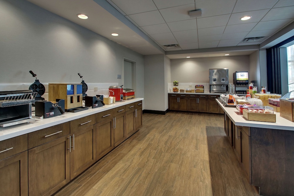 Hampton Inn & Suites Southport - photo 43
