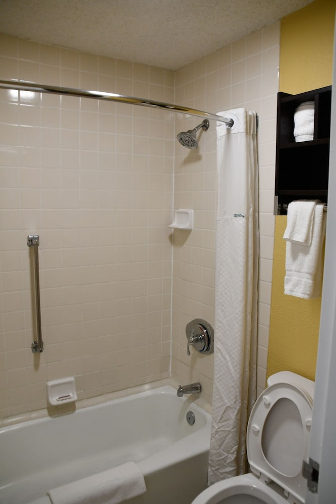 Baymont by Wyndham Macon I 75 - photo 16