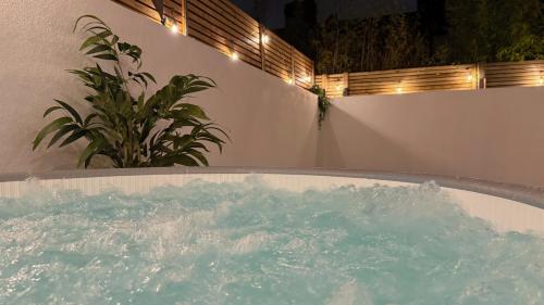 London Acton hot tub cinema games & arcade — 4-Star Luxury Hotel in London, United Kingdom