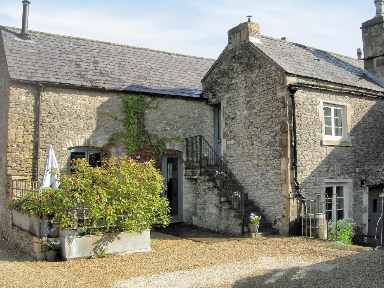 Shaplands Barn - carbon neutral hotel in Cold Ashton