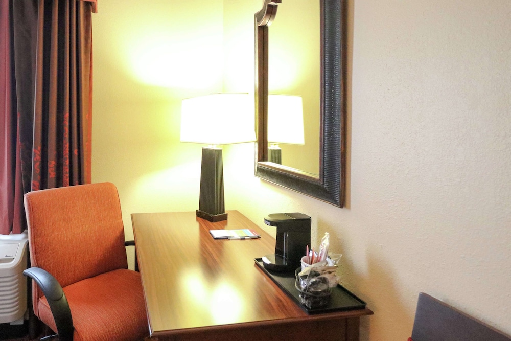 Hampton Inn Columbus South - photo 26