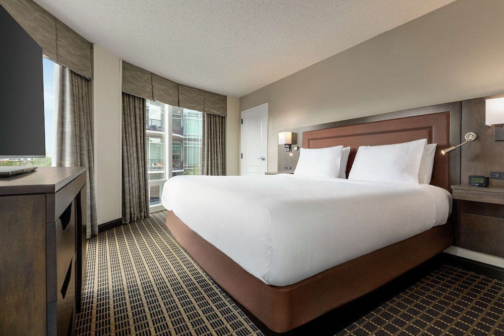 Hampton Inn & Suites Greenville Downtown RiverPlace - photo 16