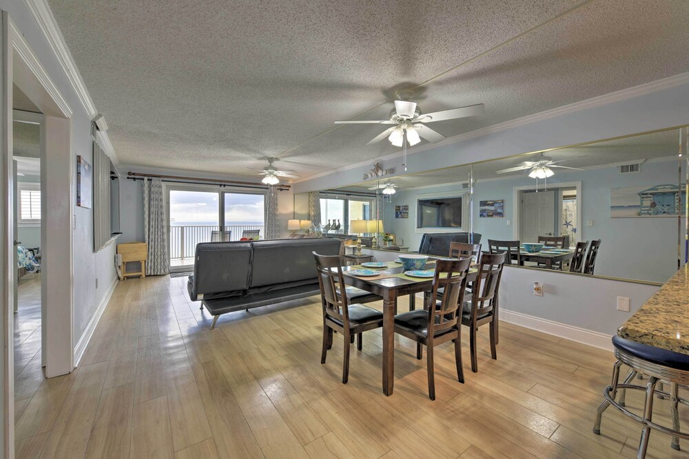 PCB Condo w Community Perks & Beach Access — 4-Star Luxury Hotel in Panama City Beach, United States