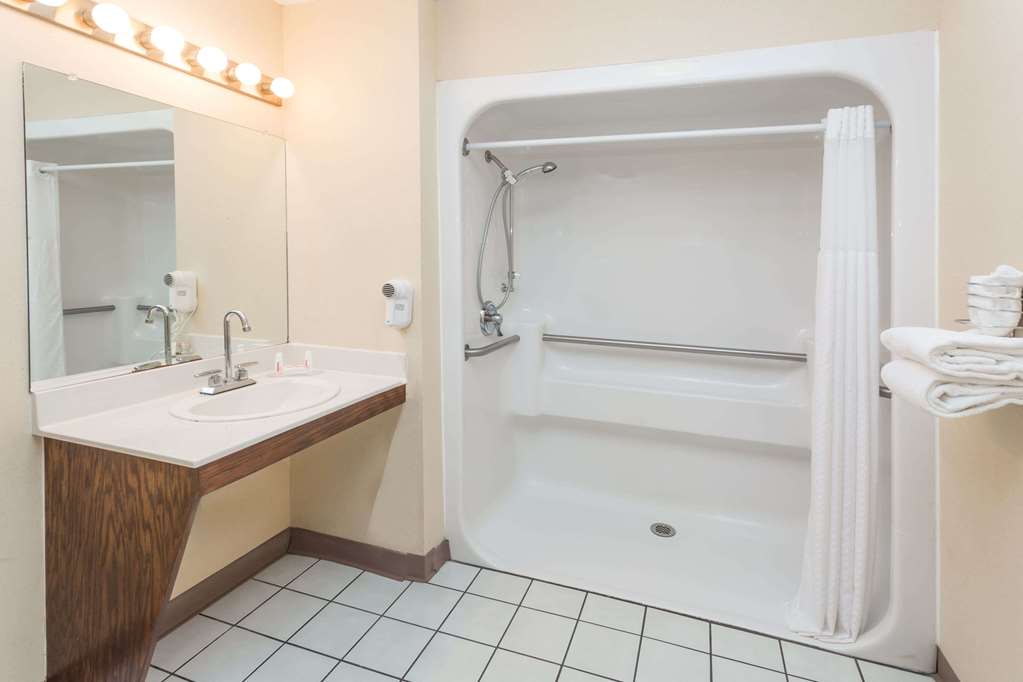Baymont by Wyndham Valdosta at Valdosta Mall - photo 10