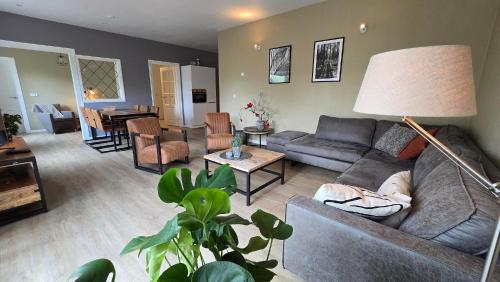 De Bascule — 4-Star Luxury Hotel in Sexbierum, Netherlands