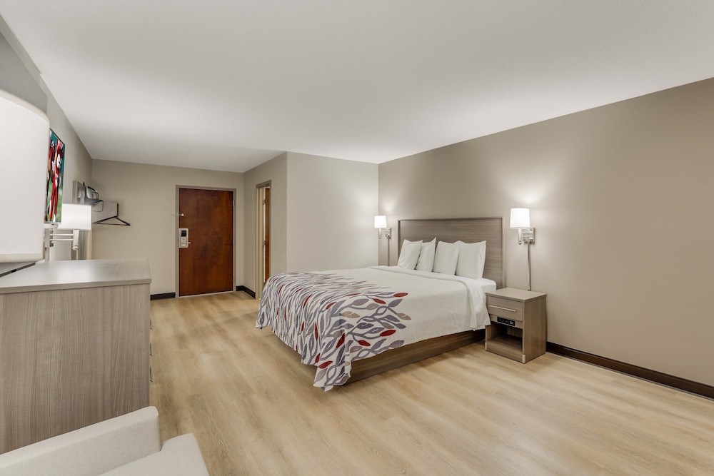 Red Roof Inn & Suites Newport Middletown RI - photo 11