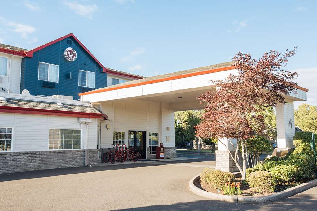 Red Lion Inn & Suites McMinnville - photo 2