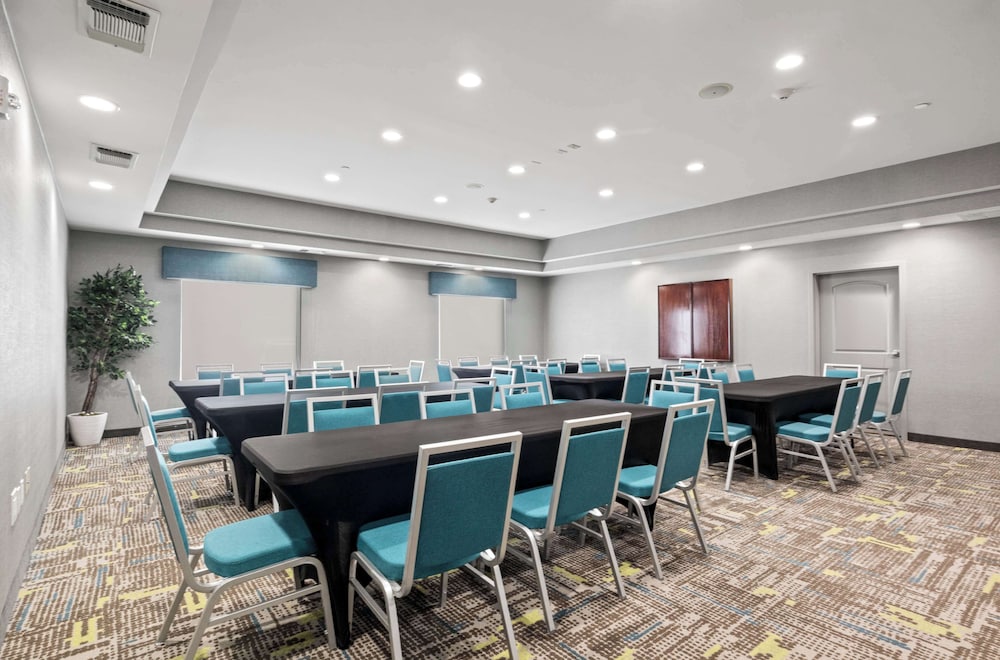Hampton Inn & Suites Mount Pleasant - photo 36