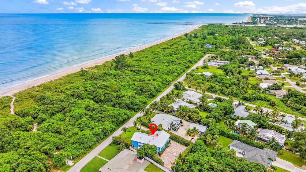Secluded Beachfront Vibes Surf Pet Friendly in Fort Pierce, United States