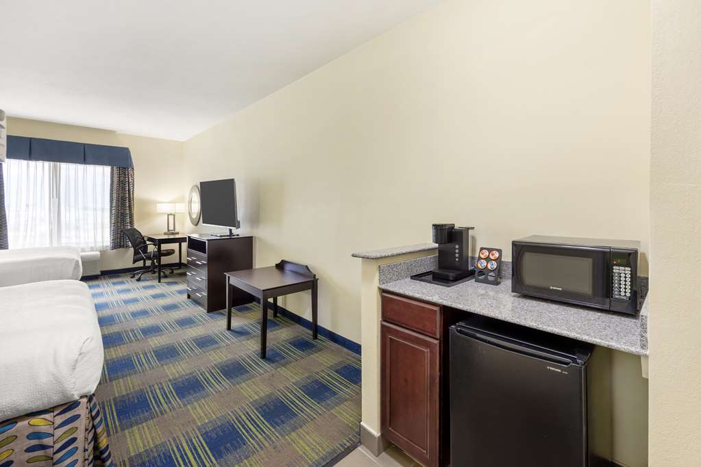 Best Western Plus Pratt - photo 22