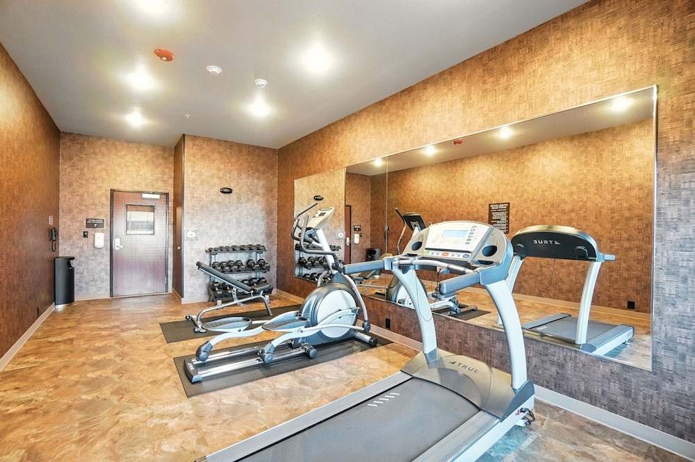 Cobblestone Hotel & Suites Bellefontaine - photo 66