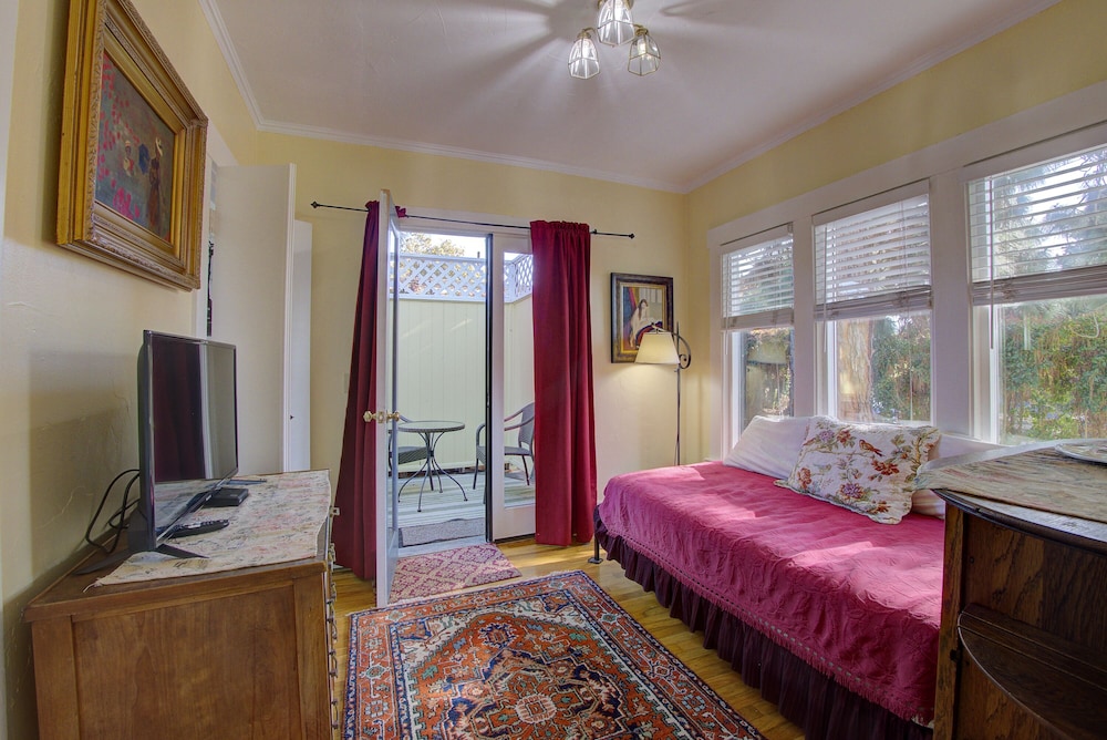 Secret Garden Inn and Cottages - photo 66